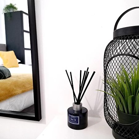 Stylish 2 Bed Apartment With Free Parking, Speed Wifi, Free Parking Κόλτσεστερ Εξωτερικό φωτογραφία