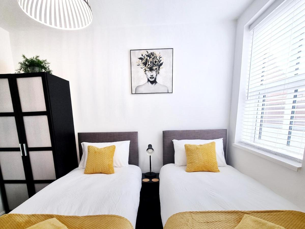 Stylish 2 Bed Apartment With Free Parking, Speed Wifi, Free Parking Κόλτσεστερ Εξωτερικό φωτογραφία